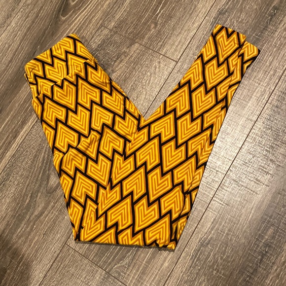 ⚠️ LulaRoe OS leggings from pet and smoke free home - Picture 1 of 1